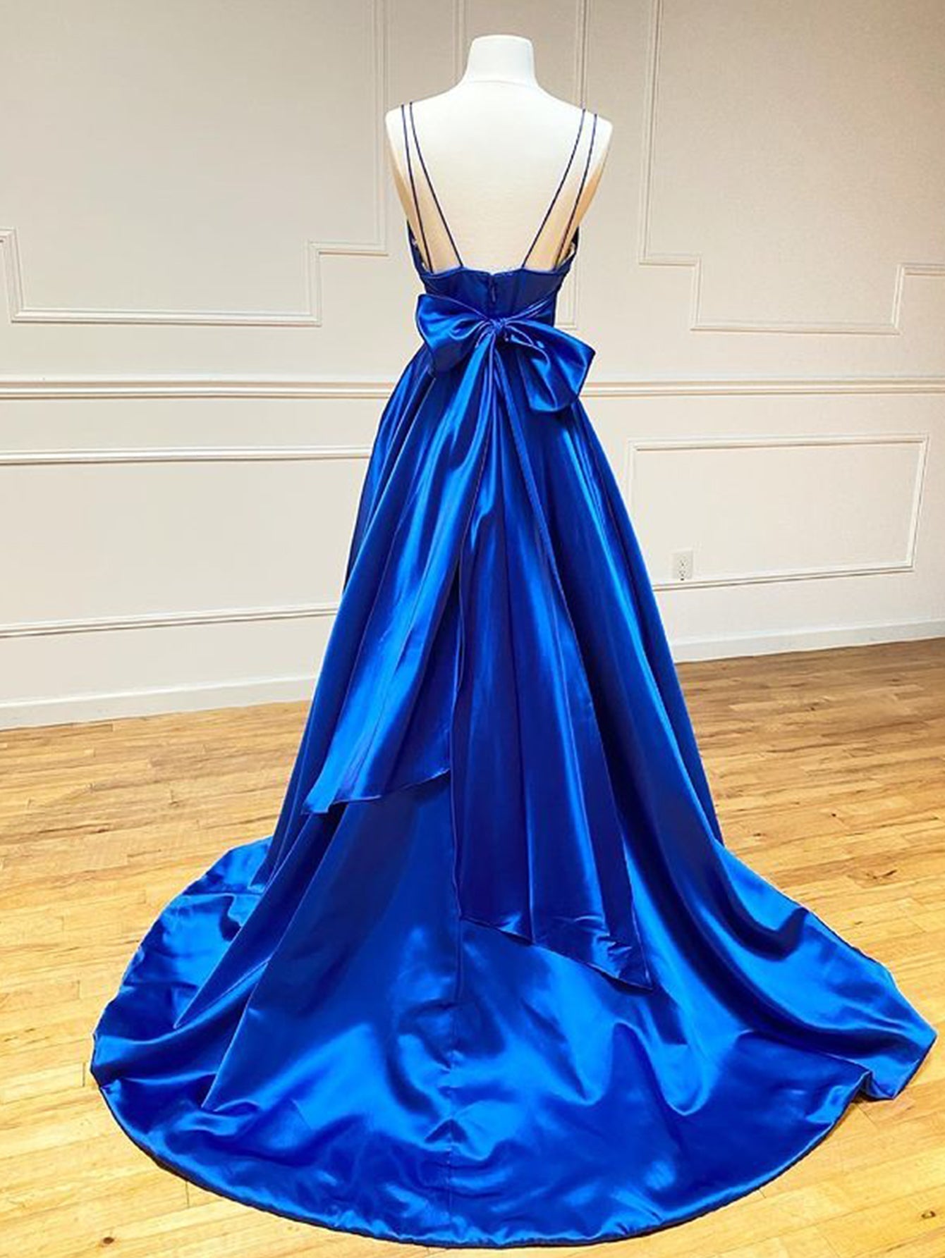 Königsblaues langes Ballkleid aus Satin in A-Linie mit V-Ausschnitt und Fliege