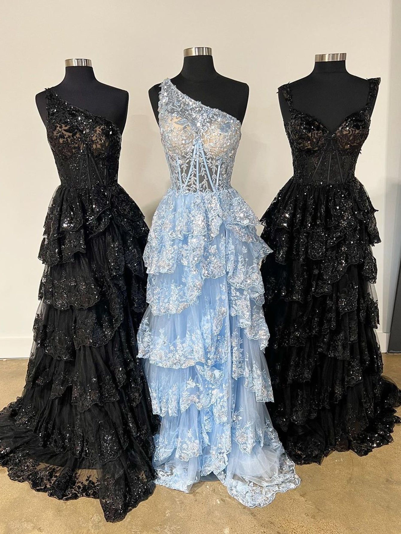 Livia | Robe de bal longue fourreau à une épaule et à volants en dentelle