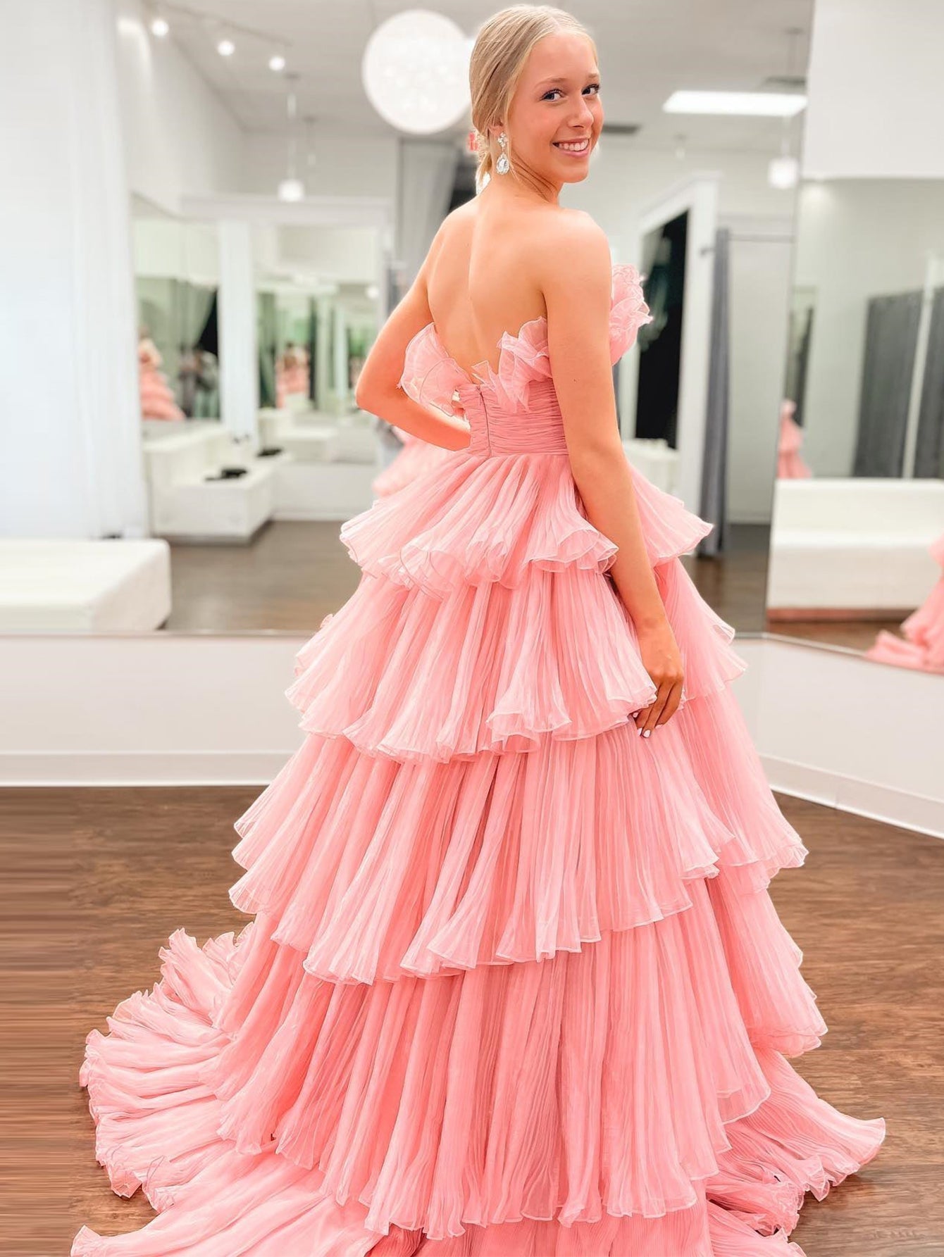 Vanessa | Trägerloses A-Linien-Ballkleid aus gestuftem Tüll mit Knittermuster