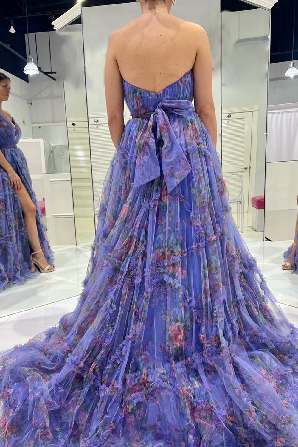 Izabella | A-Linien-Ballkleid aus Tüll mit Herzausschnitt und Blumenmuster und Schlitz