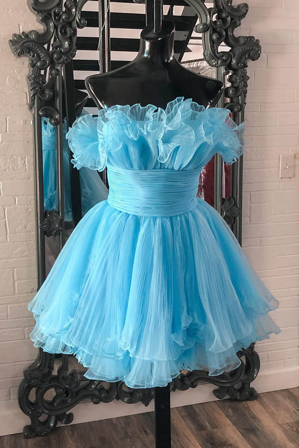 Amaia | Blaues A-Linien-Kleid mit trägerlosem Rüschen-Kurzschluss