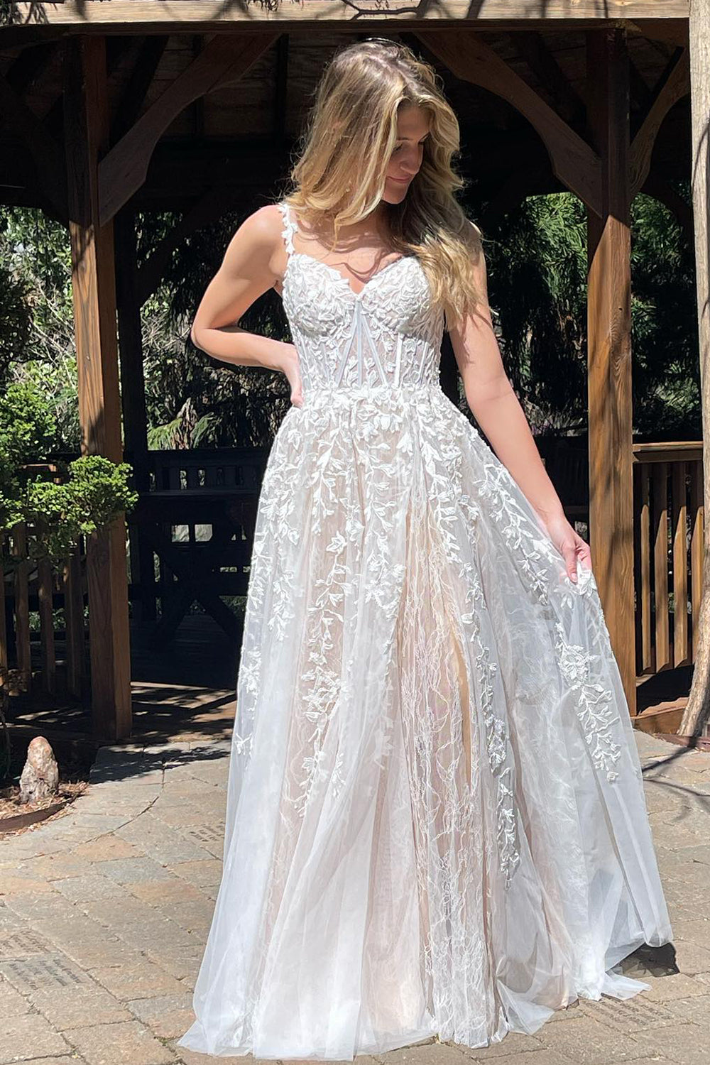 Mariana | A-Linien-Ballkleid aus Spitzentüll mit Herzausschnitt und Schlitz