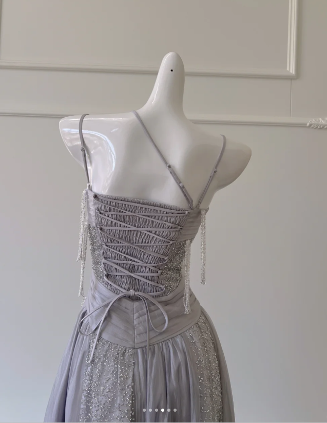 Vestido de fiesta elegante de tul morado con lentejuelas y borlas, corte en A, Y8586