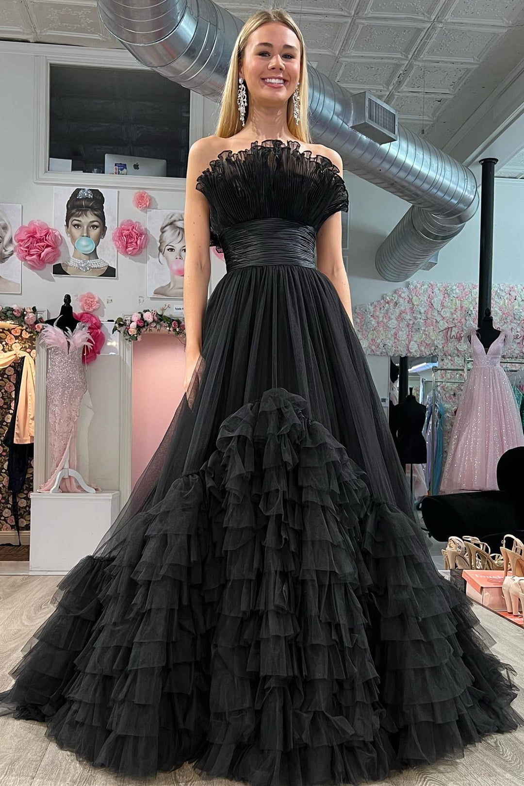 Alani | A-Linien-Ballkleid aus trägerlosem, rosafarbenem, gestuftem Tüll