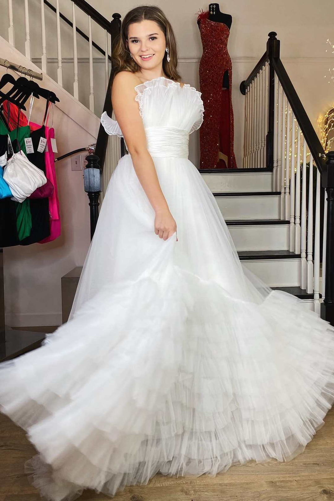 Alani | A-Linien-Ballkleid aus trägerlosem, rosafarbenem, gestuftem Tüll