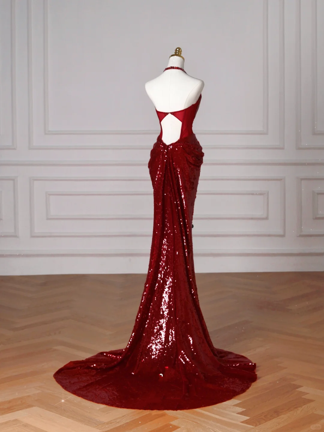 Sexy Burgund Pailletten Neckholder V-Ausschnitt Abendkleid Rückenfreies Meerjungfrau Abendkleid Y8628