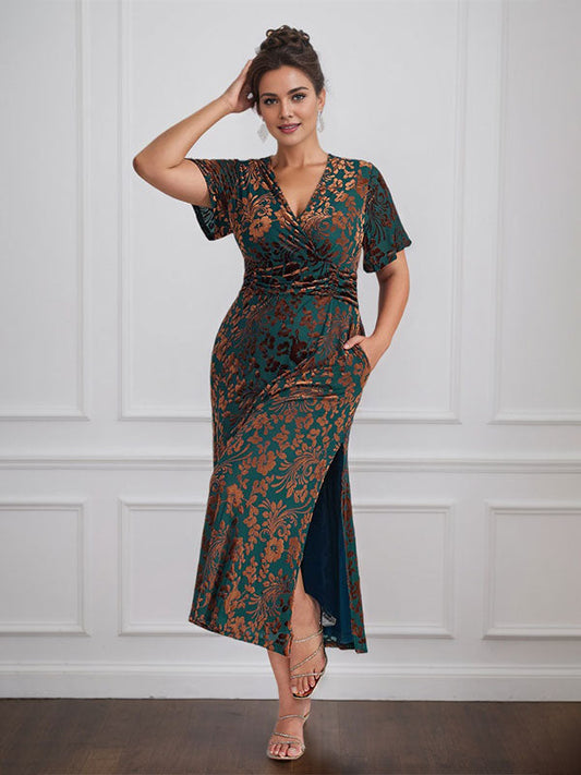 Vintage schlichtes V-Ausschnitt Kurzarm Samt knielanges Kleid für die Brautmutter mit Schlitz