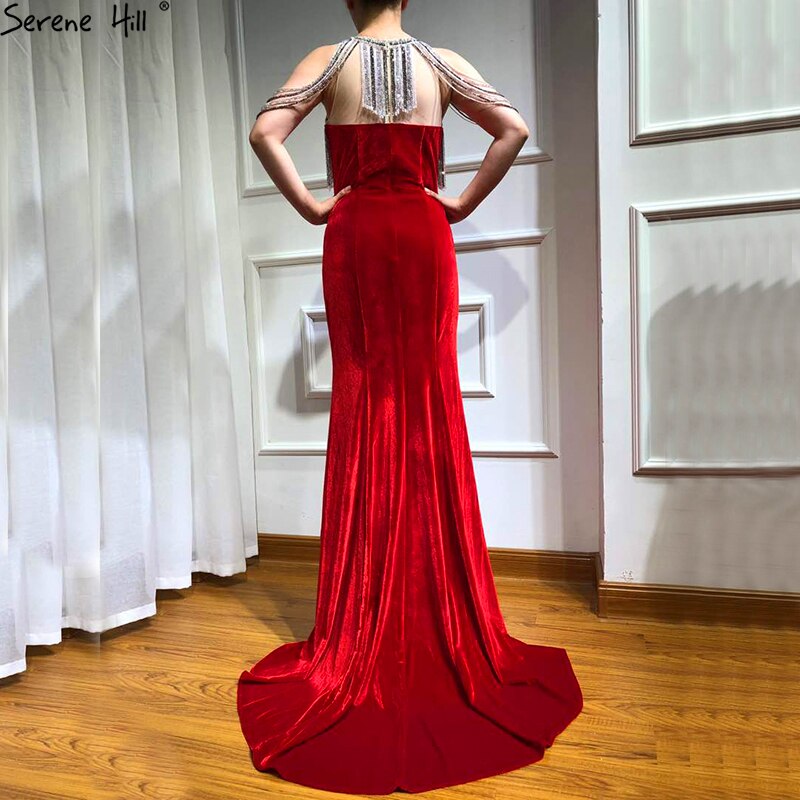 En oferta, sin devolución ni reembolso. Oferta 2025. Vestidos de noche de sirena sin mangas con borlas y cuentas. Nuevos vestidos de noche elegantes y sexys de terciopelo rojo LA6586.