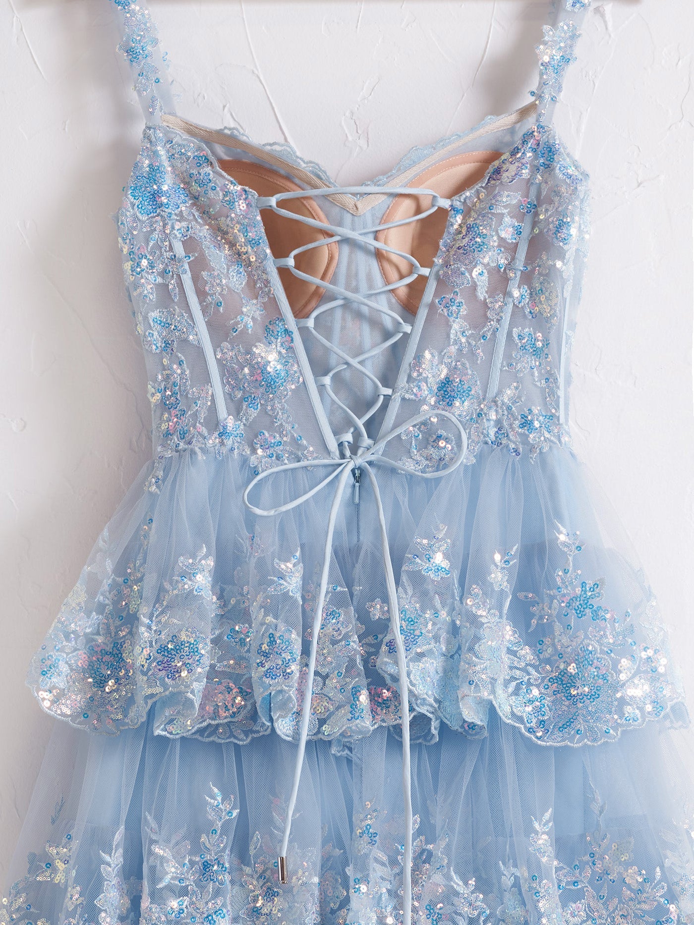 Capri | Schulterfreies Ballkleid im Prinzessinnen-Stil in A-Linie mit blauen Kristallpailletten und Spitzenrüschen