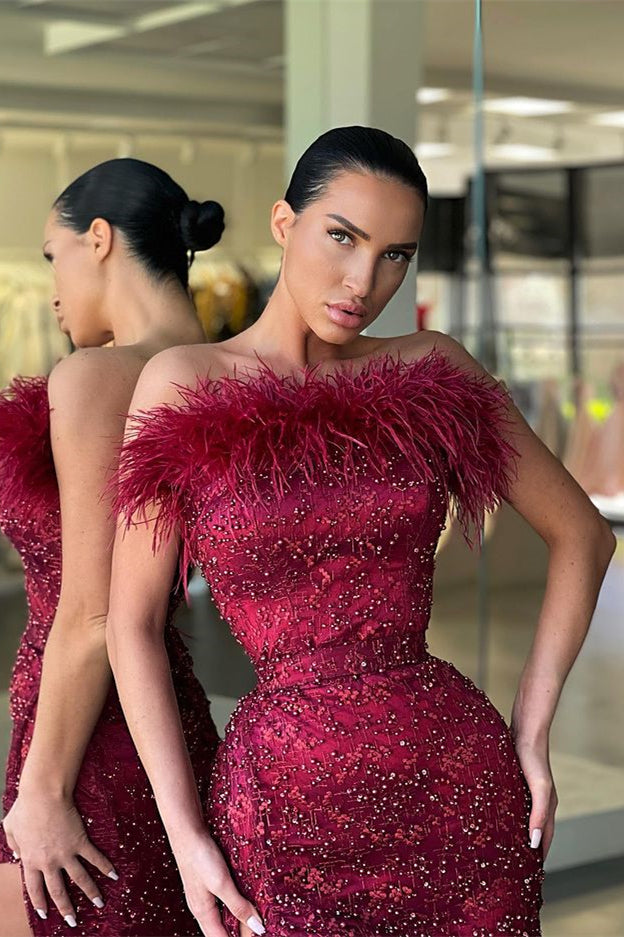 Trägerloses, ärmelloses, langes Meerjungfrauen-Ballkleid mit Perlen und Schlitz