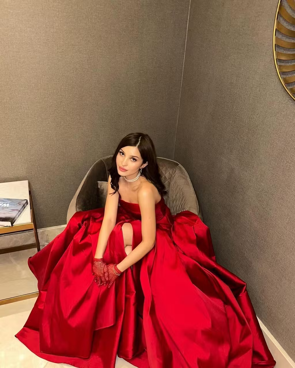 Hermoso vestido de noche rojo sin tirantes con abertura para fiesta, vestido formal de satén de corte A, vestido de graduación Y8170