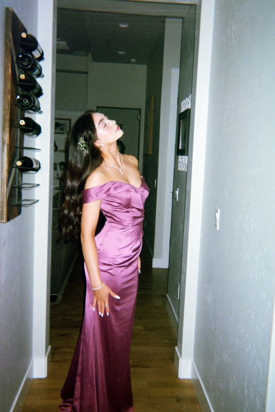 Charmantes Etuikleid/Säulenkleid aus Satin, langes Ballkleid, schulterfreies Abendkleid Y4057