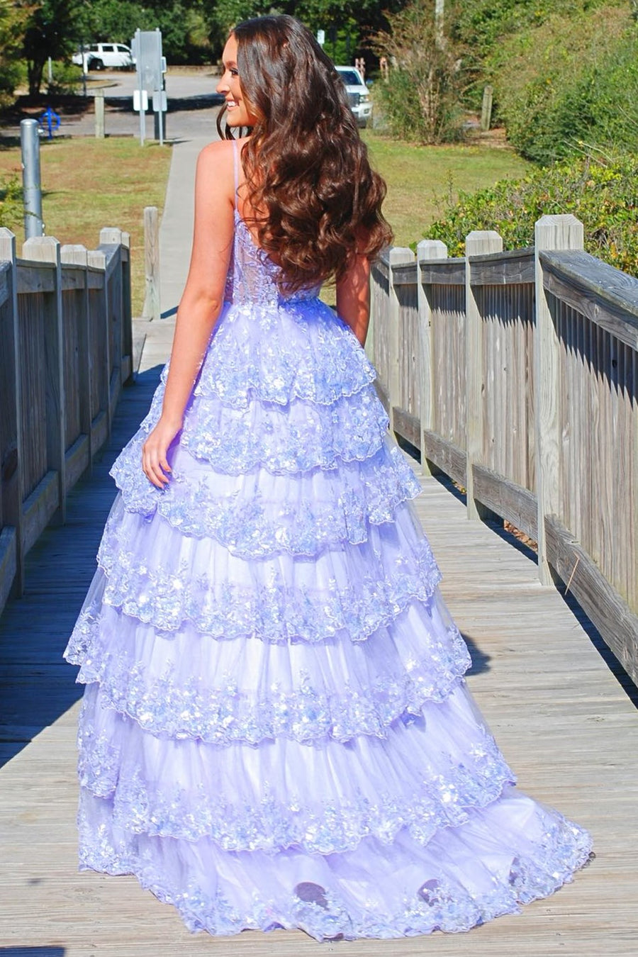Maryam | Vestido de fiesta de encaje escalonado con tirantes finos y corte A