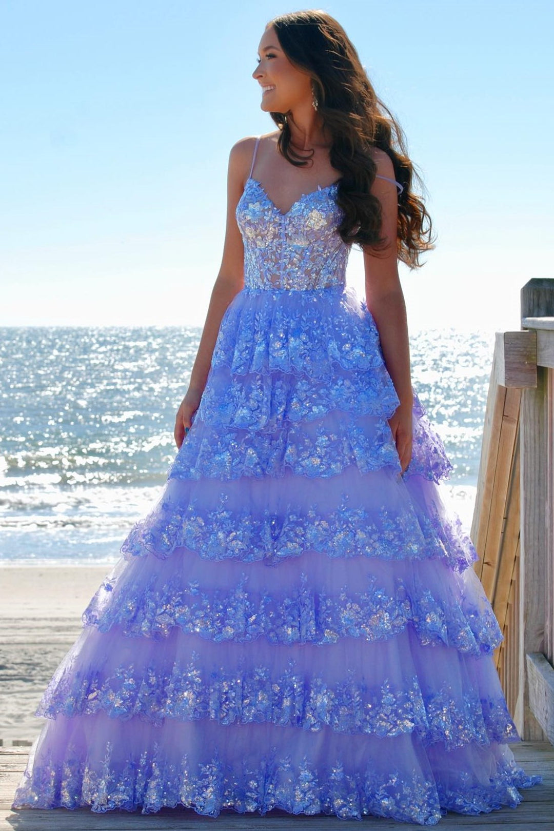 Maryam | Vestido de fiesta de encaje escalonado con tirantes finos y corte A