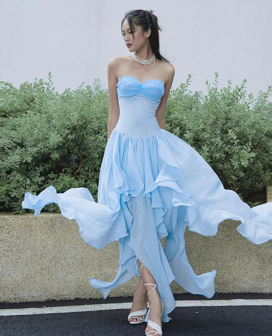 Elegante vestido de fiesta de gasa irregular azul sin tirantes, vestido de noche con escote corazón Y8223