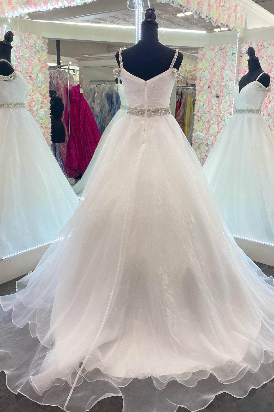 Pinkes, perlenbesetztes A-Linien-Ballkleid mit schulterfreien Ärmeln