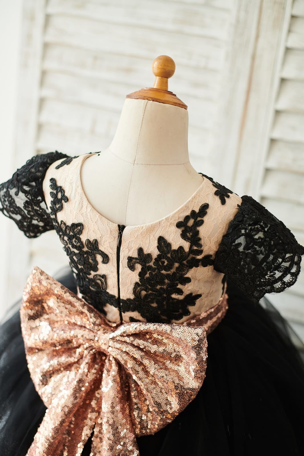 Elegant Black Lace and Tulle Sequin Waist Knee-length Girl Dress