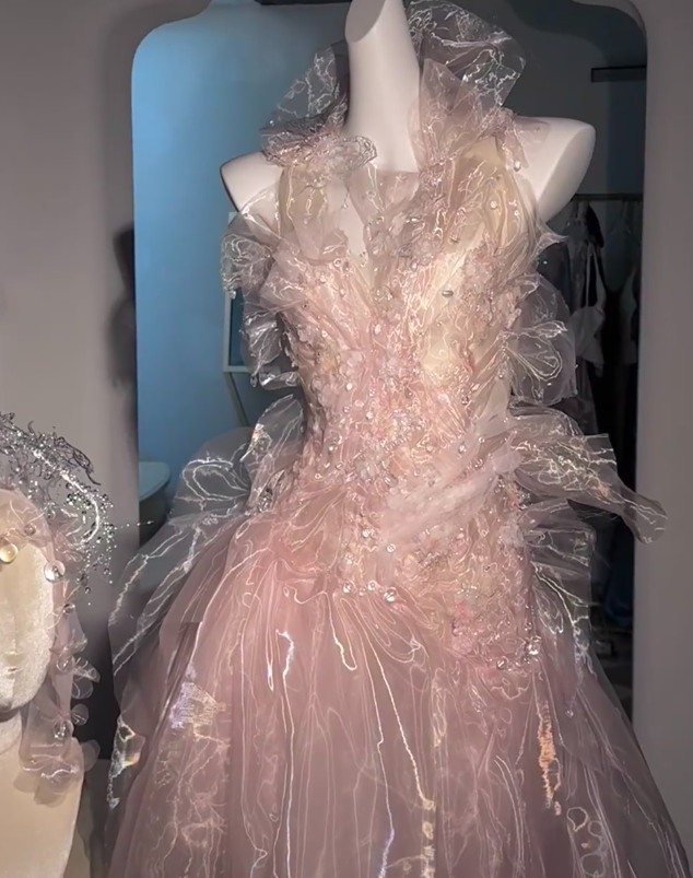 Vestido de fiesta largo de tul rosa hada con cuentas y espalda descubierta Y8564