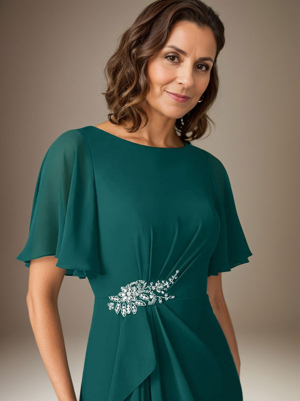 Dunkelmarineblaues Etuikleid aus Chiffon mit Perlen