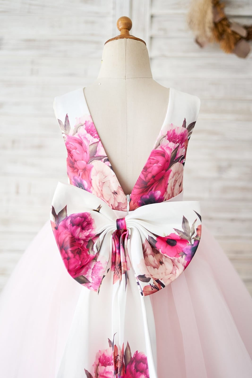 Knielanges A-Linien-Blumenmädchenkleid aus Satintüll