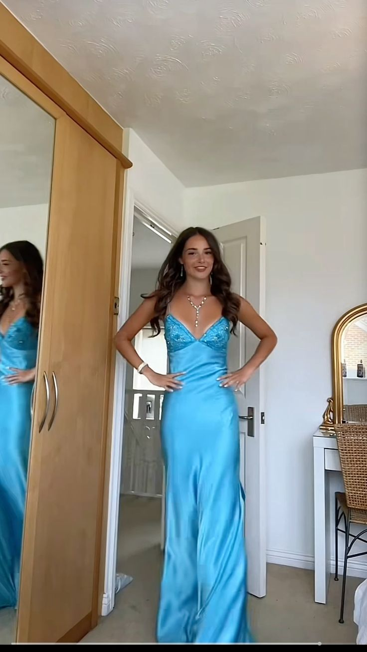 Blaues rückenfreies langes Ballkleid Abendkleid Y7516