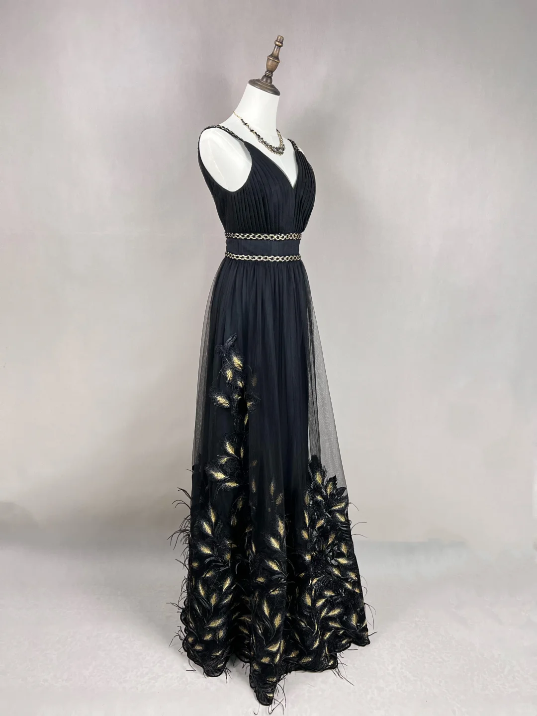 Wunderschönes schwarzes Tüll-Goldseidenfedern-A-Linien-Ballkleid, formelles Abendkleid Y8652