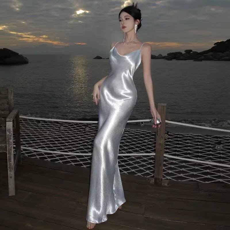Schlichtes rückenfreies langes Ball- und Abendkleid aus weißem Satin Y7841