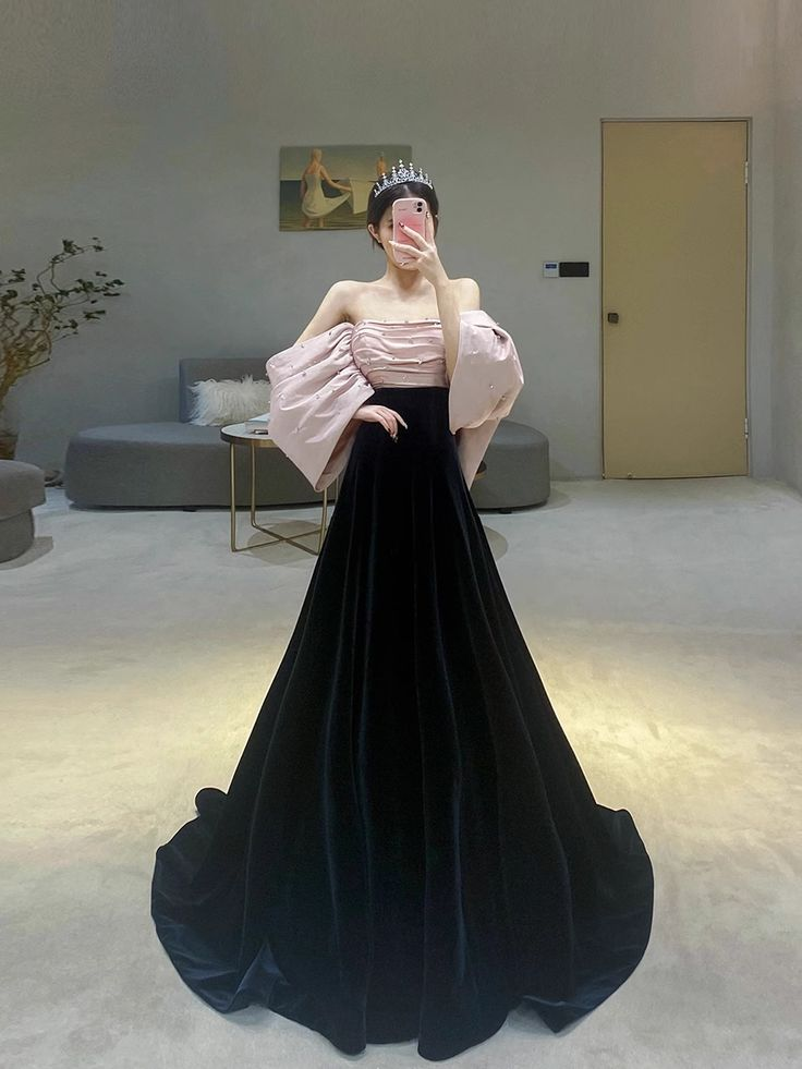 Hübsches schulterfreies langes Ballkleid aus Samt und Satin Y7611