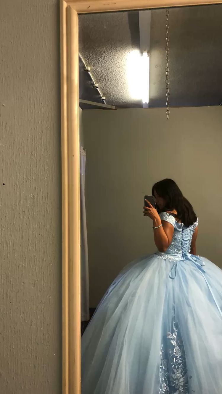 Vestido de quinceañera de tul azul con hombros descubiertos y encaje, vestido de fiesta azul abullonado para dulces 16 Y1499