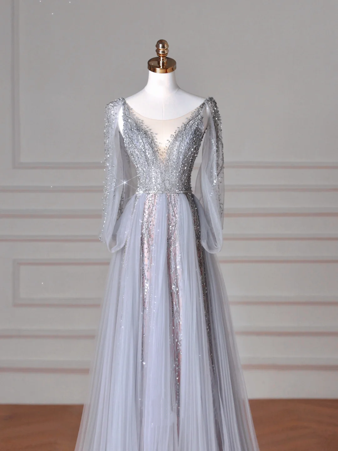 Vestido de fiesta elegante de tul azul con escote en V, lentejuelas y cuentas, corte A, sin espalda, Y8644