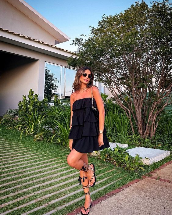 Hermoso vestido de fiesta negro de corte A sin tirantes Y7085