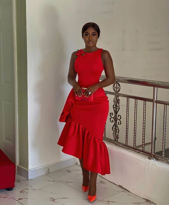 Vestido de noche elegante para mujer, rojo, con volantes irregulares, cuello redondo, sin mangas, para fiesta navideña, Y4109