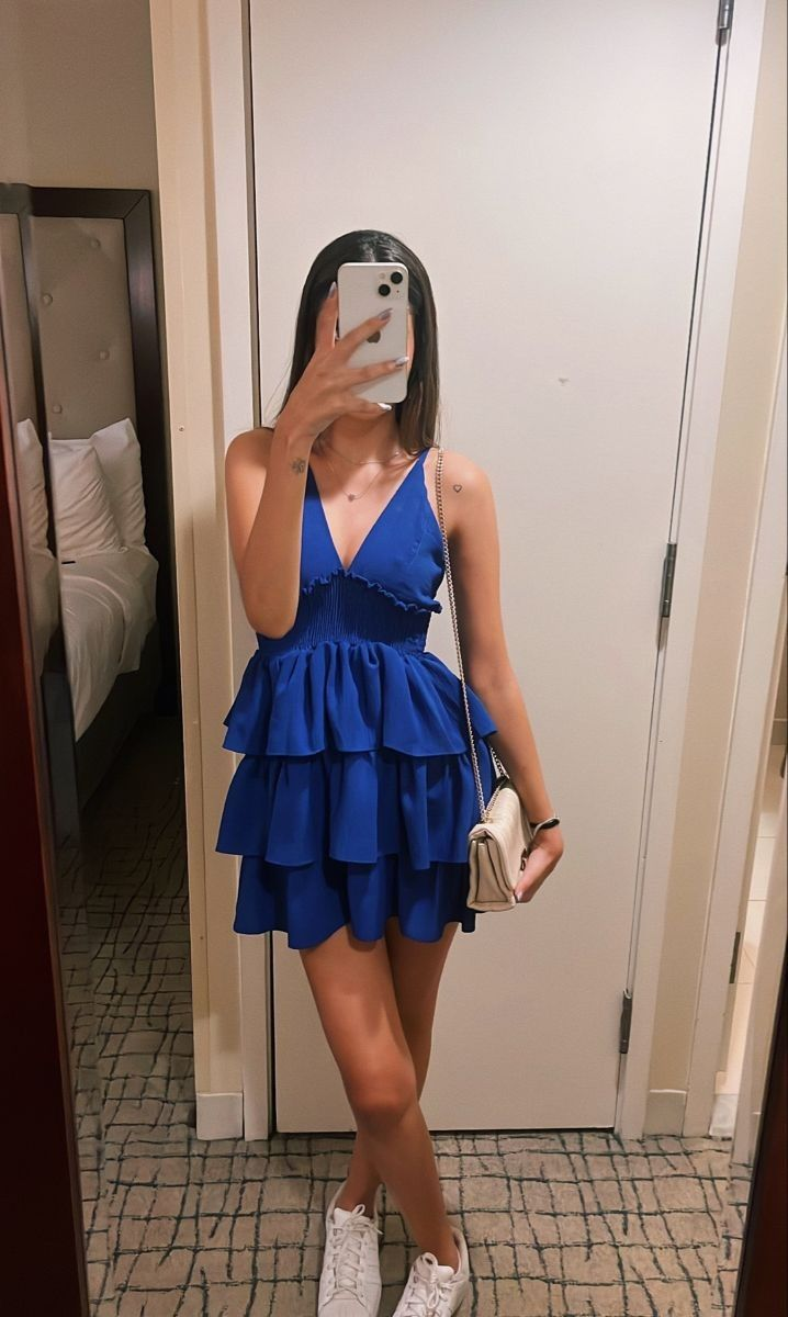 Vestido mini de fiesta azul con escote en V y corte A en capas Y7596