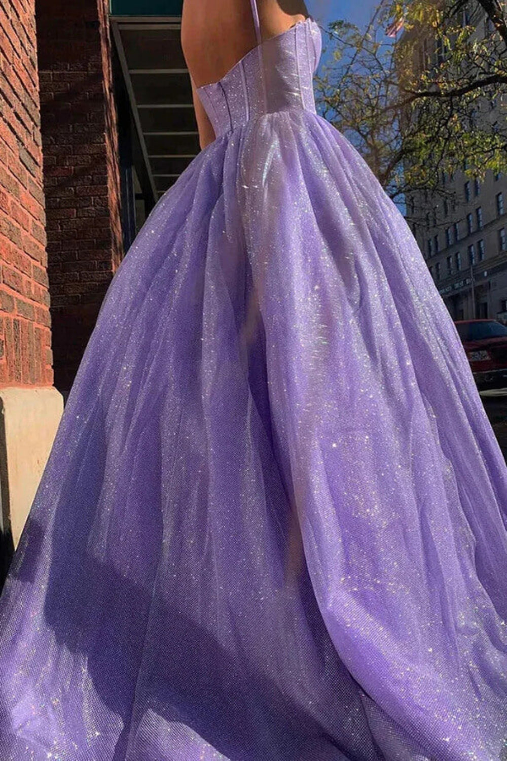 Vestidos de fiesta y de noche con escote corazón y tirantes finos en forma de A y brillantes