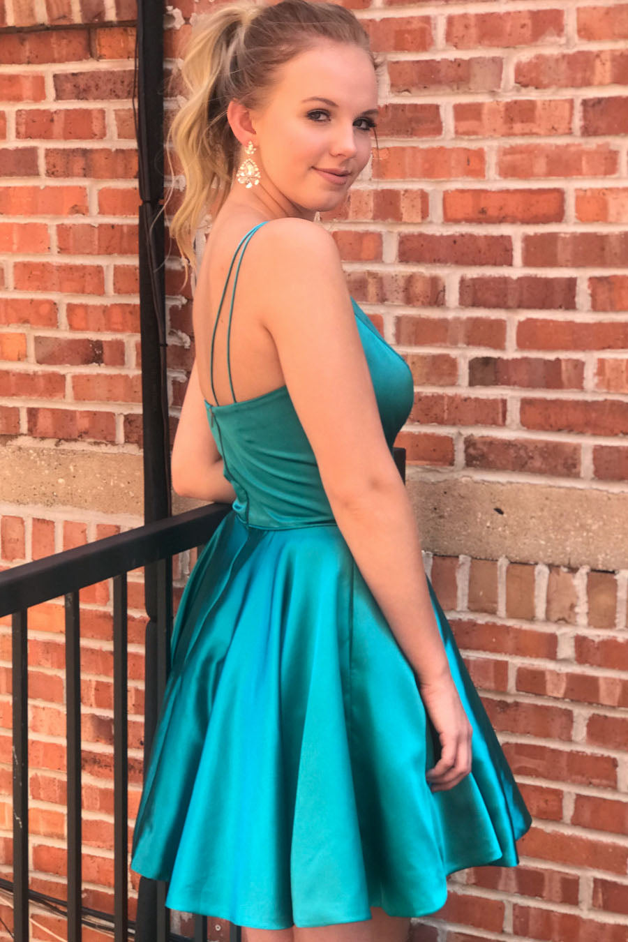 Celestine | A-Linien-Heimkehrkleid aus Satin mit Spaghettiträgern
