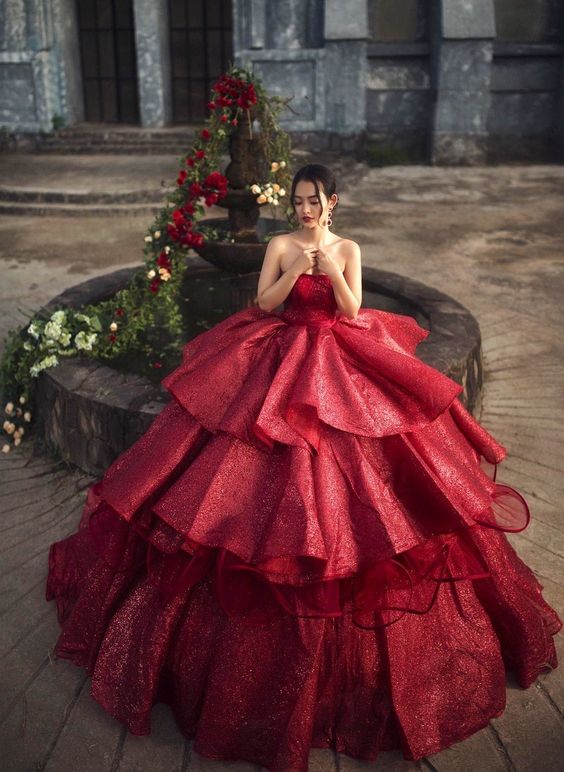 Hermoso vestido de novia estilo princesa con hombros descubiertos, rojo brillante, con falda escalonada y tul brillante Y55