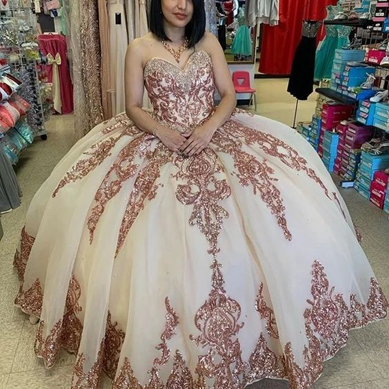 Glitzerndes Prinzessin Quinceanera-Kleid in Roségold, Vintage, herzförmiger Ausschnitt, Spitzenapplikationen, Pailletten, Ballkleid Y6523