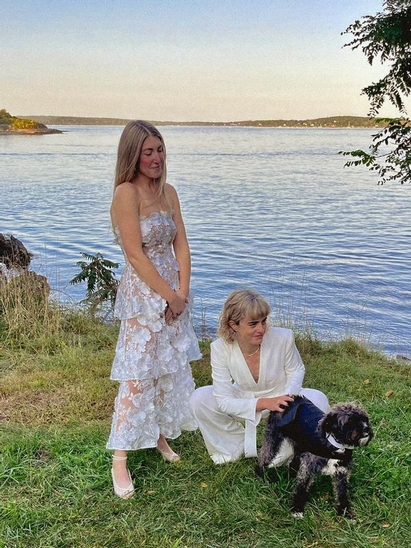 Hübsches trägerloses langes Ballkleid mit 3D-Blumenspitze und Stufen, weißes A-Linien-Abendkleid, Brautkleid Y8462