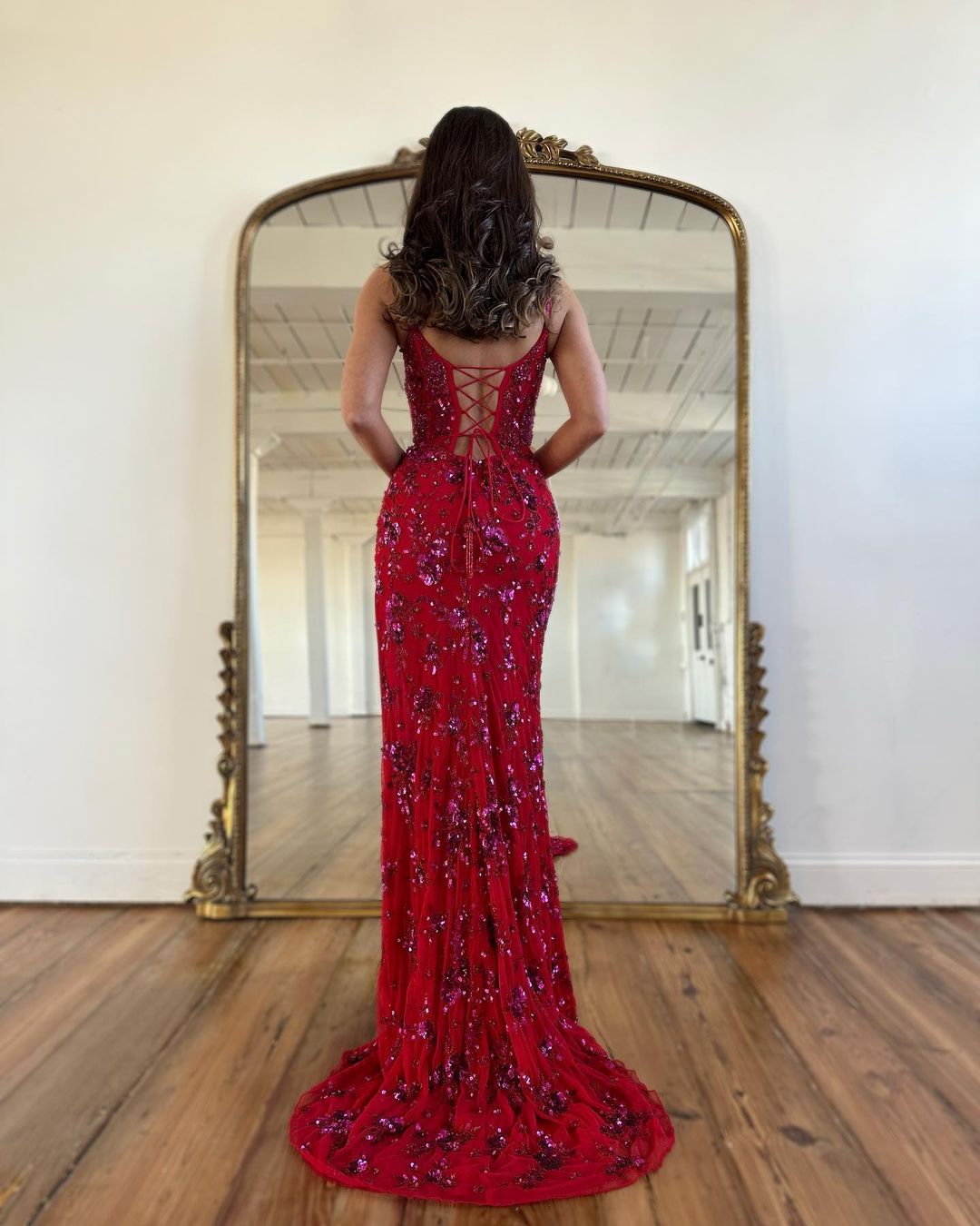 Alexia | Vestidos de fiesta con encantadores tirantes de sirena y cuentas