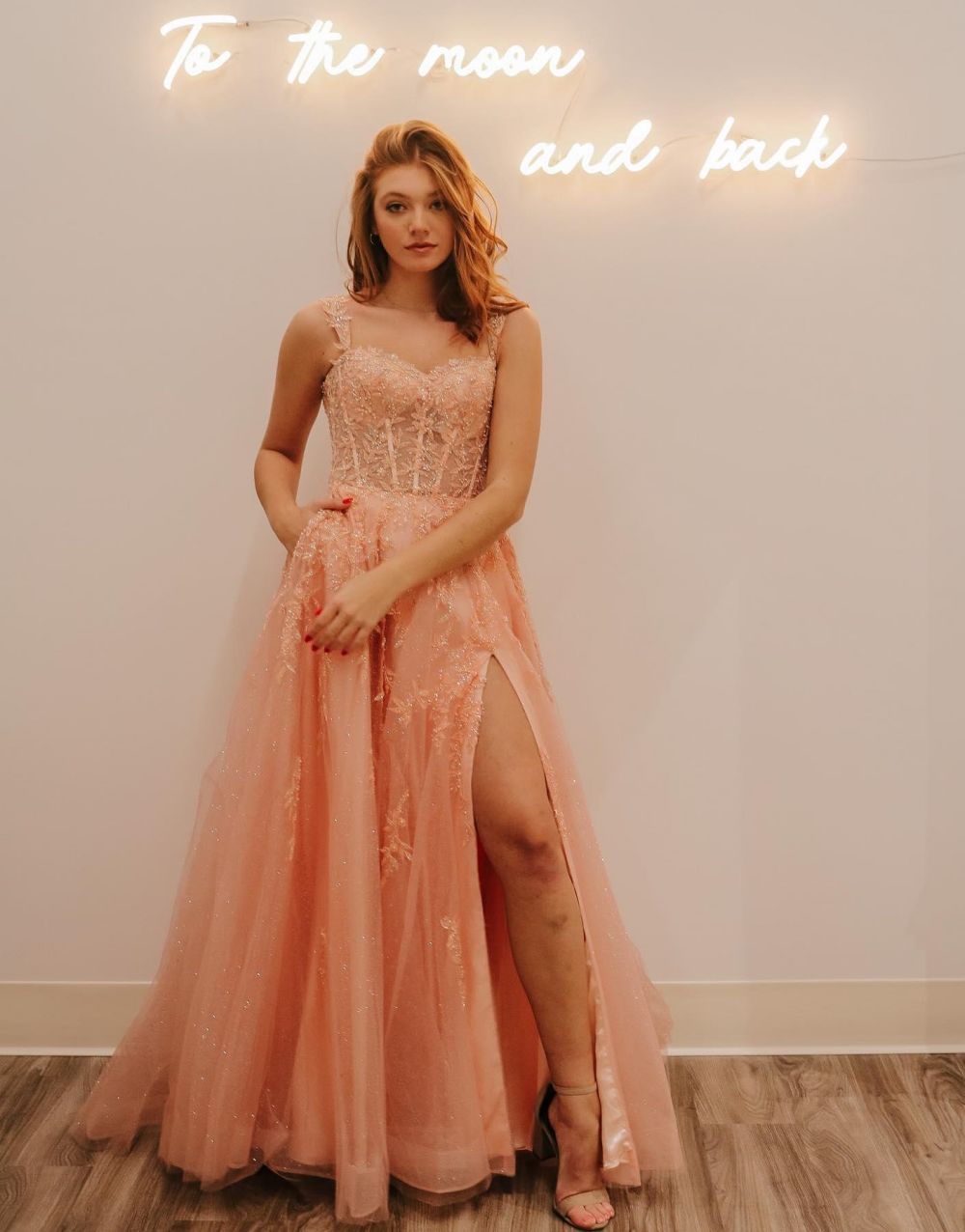 Rylie | A-Linien-Ballkleid aus Glitzertüll mit Spaghettiträgern und Schlitz