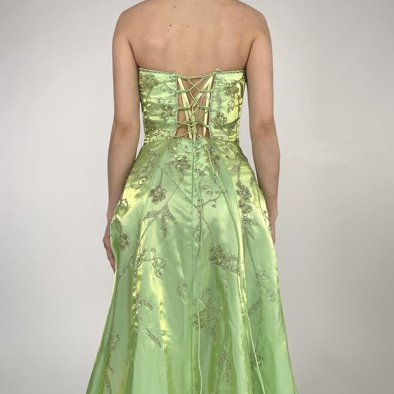 Trägerloses grünes Satin-A-Linien-Ballkleid mit Perlenbesatz Y8412