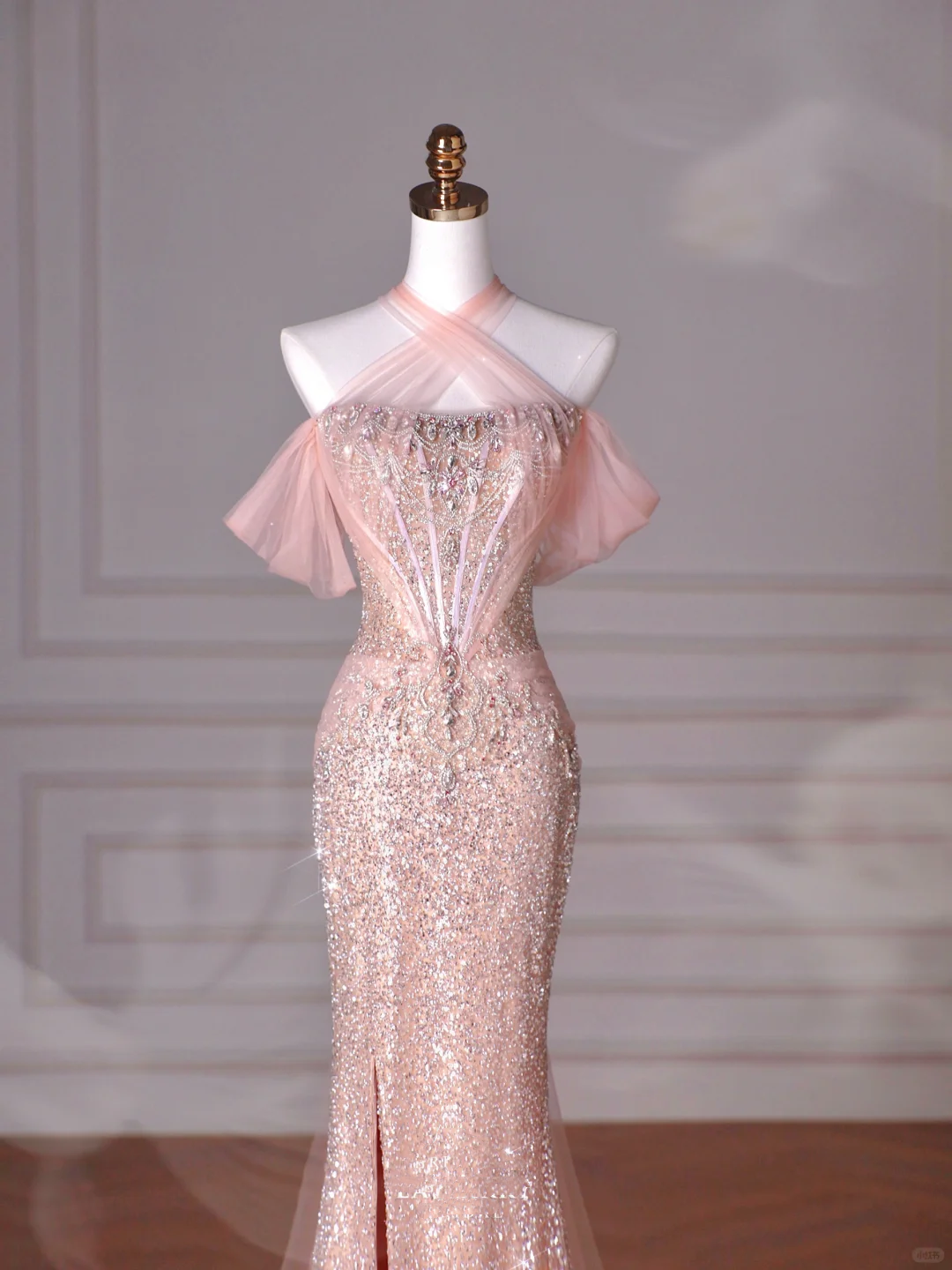 Vestido de noche largo estilo sirena con cuello halter, lentejuelas y cuentas de tul, color rosa, Y8620