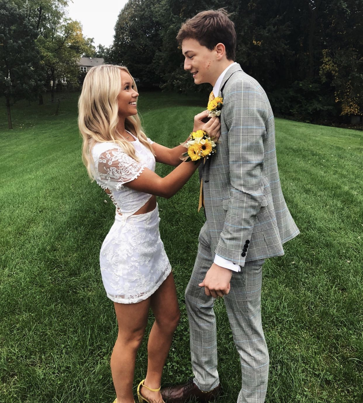 Schönes weißes Spitzen-Heimkehrkleid, weißes Cocktailkleid Y2237
