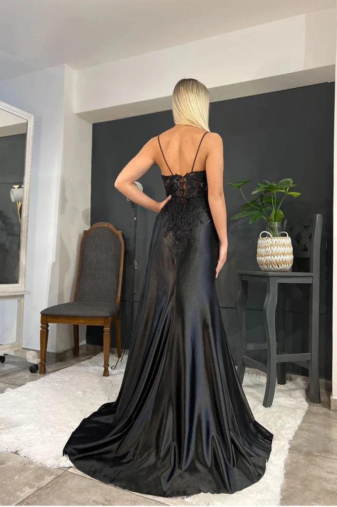 Increíble vestido de fiesta largo negro con escote en V, tirantes finos, encaje, sin mangas y abertura
