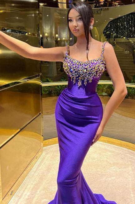 Hermoso vestido de fiesta largo morado tipo sirena sin mangas con purpurina