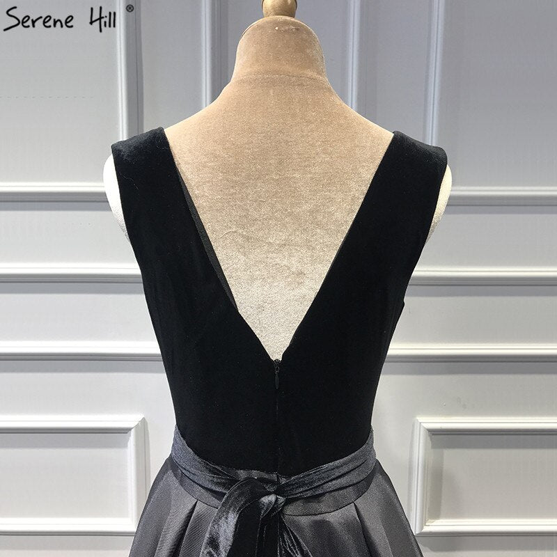 En oferta, sin devoluciones ni reembolsos. Oferta: Vestido de noche sexy de terciopelo negro sin mangas, corte A, foto real, escote en V profundo, LA60951.