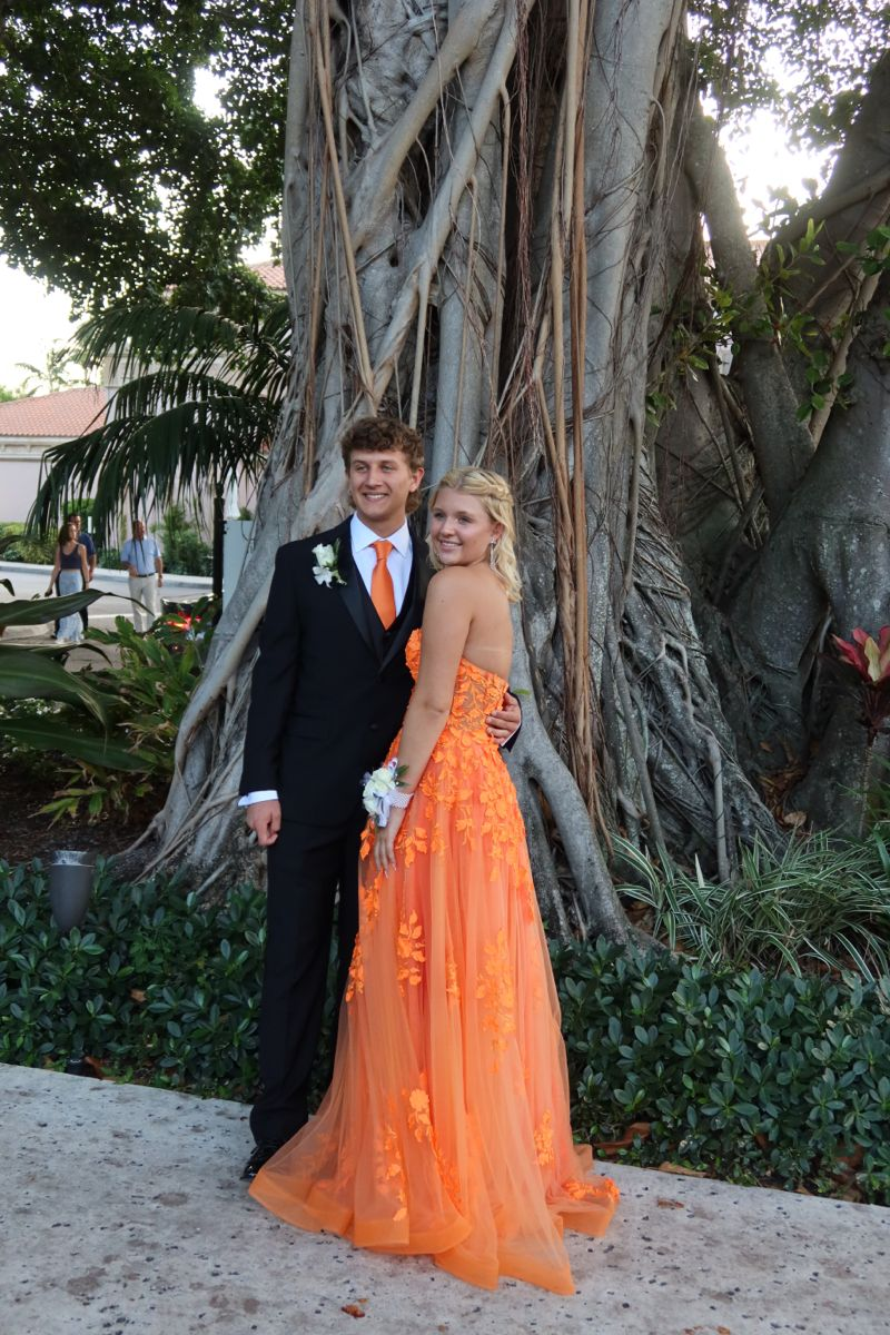 Orangefarbenes Ballkleid mit Spitzenapplikationen, Illusion, herzförmiger Ausschnitt, trägerloser Tüll, A-Linie, Sweep-Schleppe, Abendkleider, Abschlussfeier, Y4167