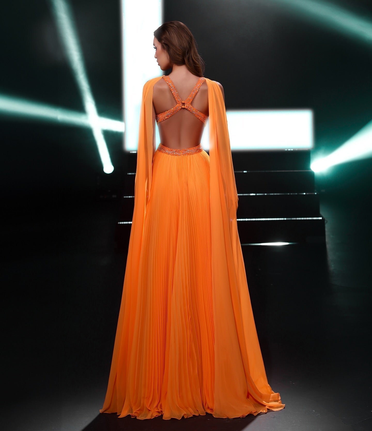 Charmantes A-Linien-Ballkleid mit U-Ausschnitt, ärmellos, Rüschen, Chiffon und Schlitz vorne