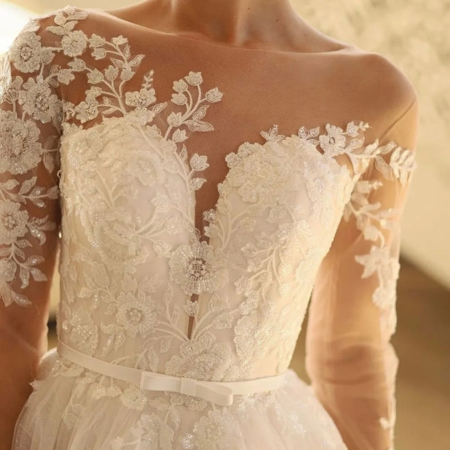 Vestido de novia encantador de tul con mangas largas y encaje en forma de A