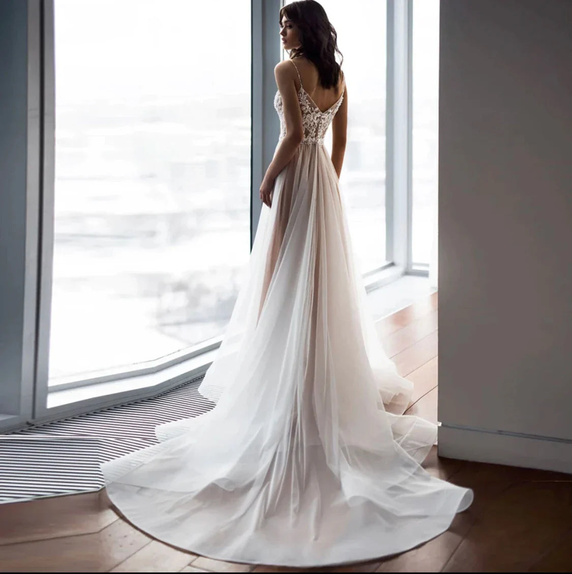 Charming Spaghetti Straps V Neck Wedding Dresses Lace Appliques Backless Tulle A Line Bridal Gowns Sweep Train Robe De Mariée-payinti